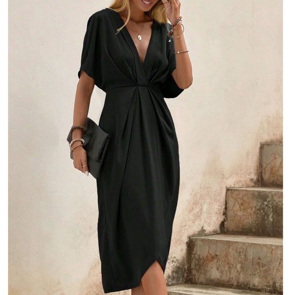 Black V-Neck Batwing Sleeve Waist-Hugging Dress